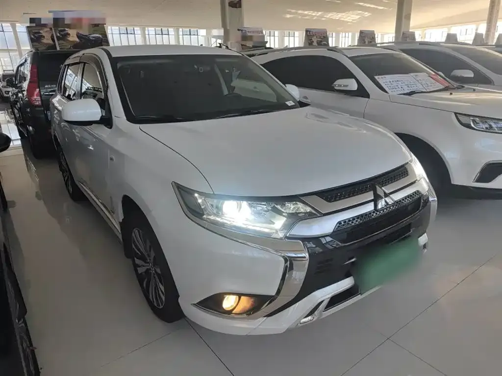 Mitsubishi Outlander 2021 из CN, фото 4