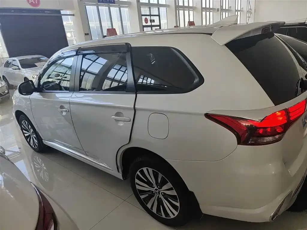 Mitsubishi Outlander 2021 из CN, фото 5