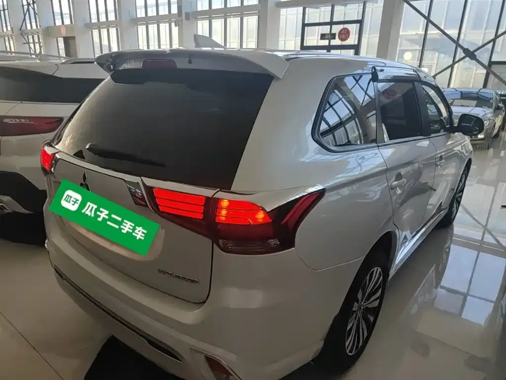 Mitsubishi Outlander 2021 из CN, фото 7