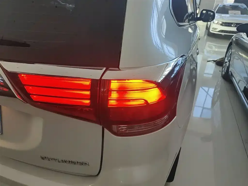 Mitsubishi Outlander 2021 из CN, фото 8