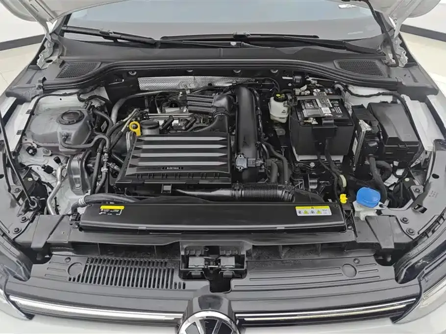 Volkswagen Golf 2024 из CN, фото 10