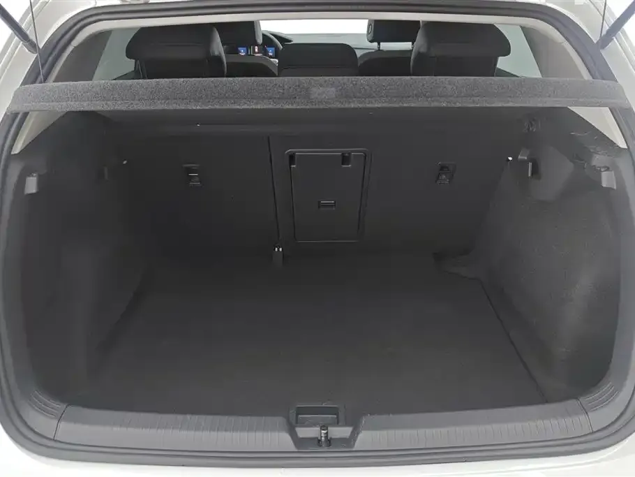 Volkswagen Golf 2024 из CN, фото 3