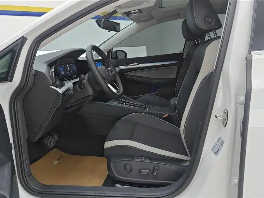 Volkswagen Golf 2024 из CN, фото 8