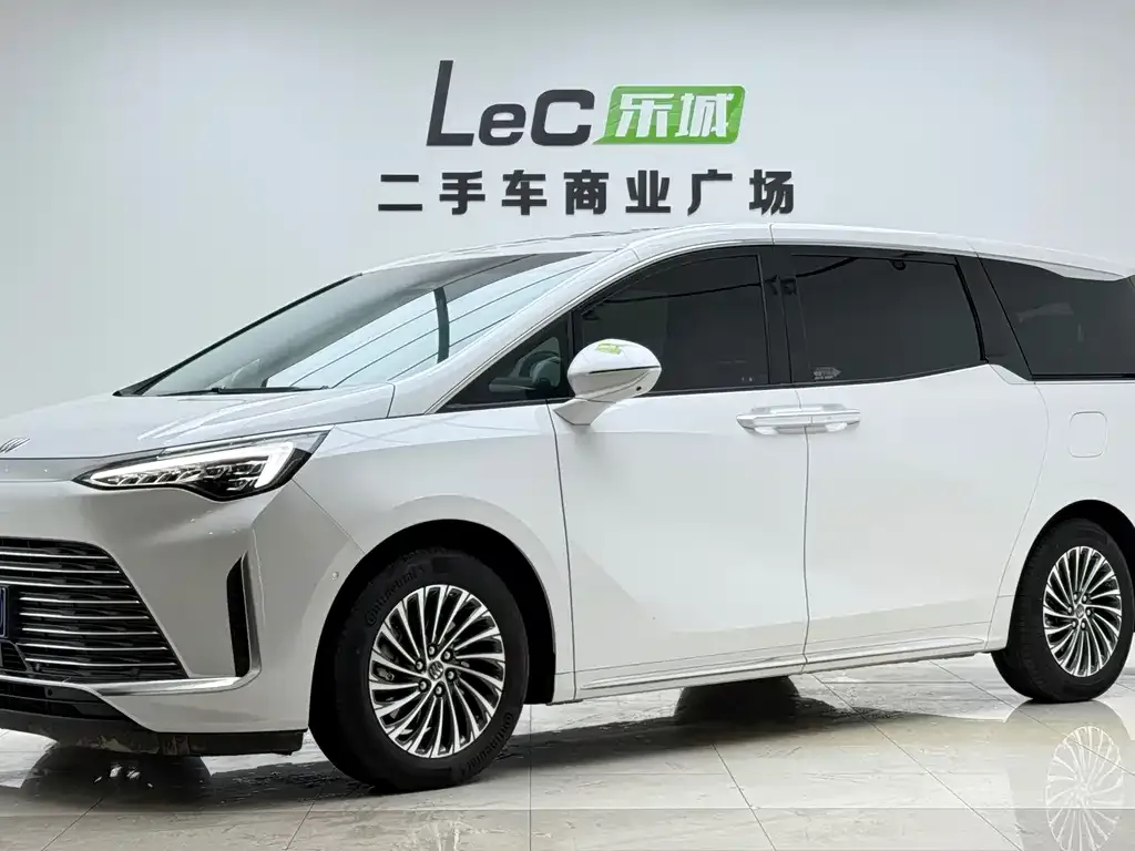 Buick Century 2024 из CN, фото 1