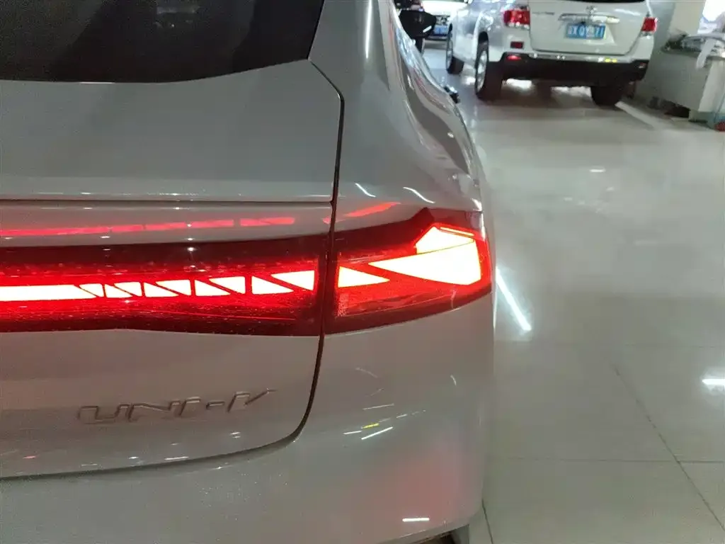 Changan UNI-V 2022 из CN, фото 4