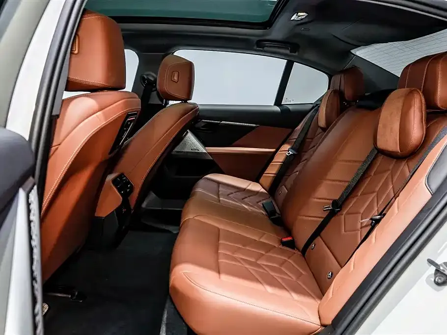 BMW 5 Series — фото 10