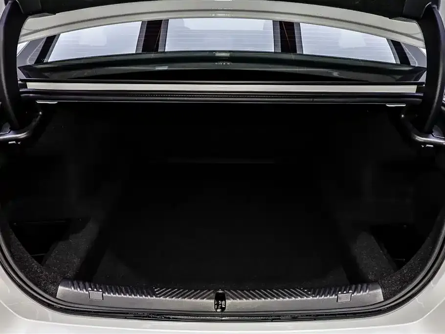 BMW 5 Series — фото 9