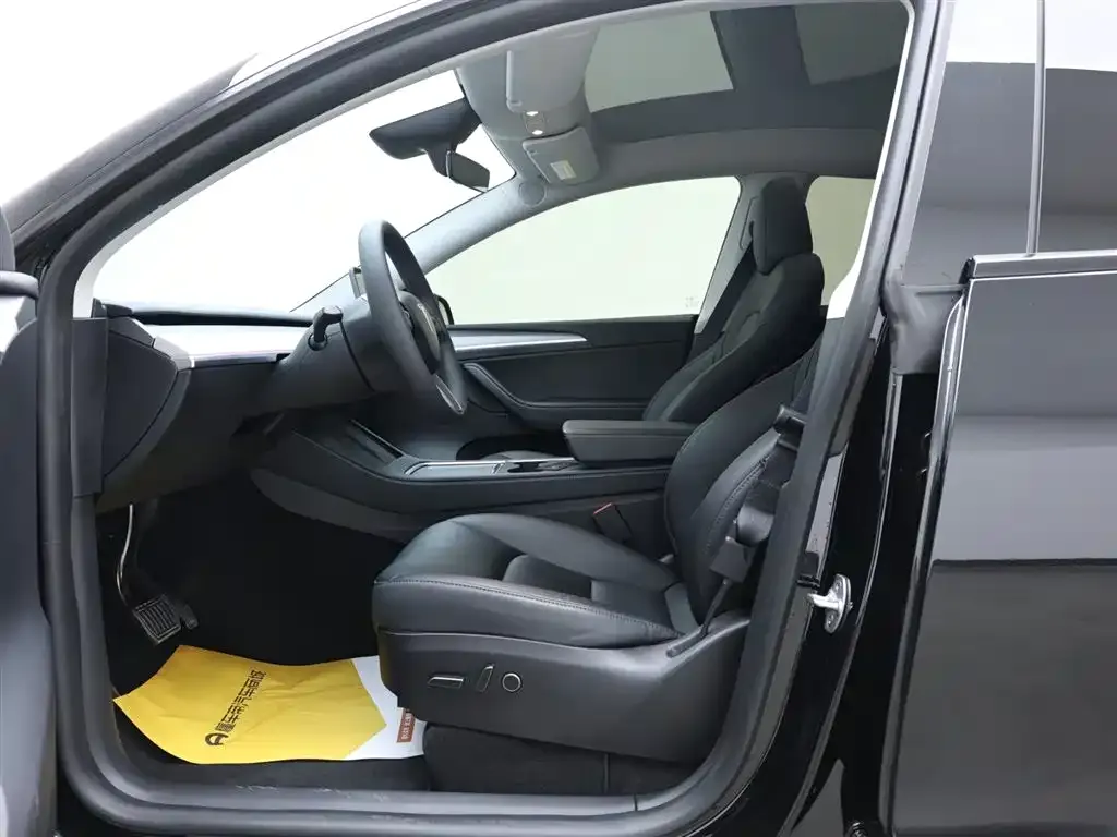 Tesla Model Y 2024 из CN, фото 3