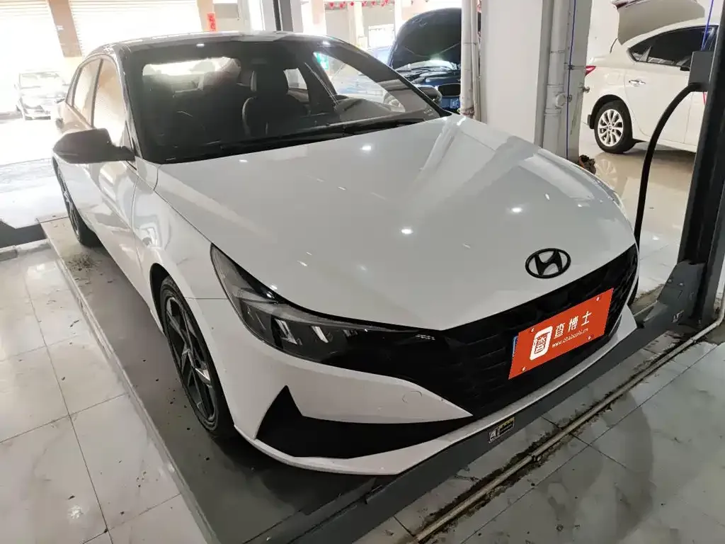 Hyundai Elantra — фото 7