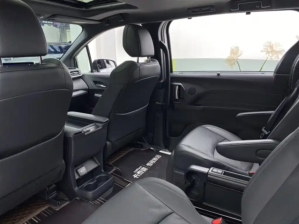 Toyota Sienna 2022 из CN, фото 6