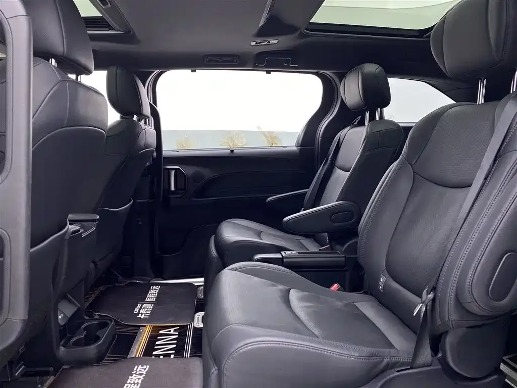 Toyota Sienna 2022 из CN, фото 10