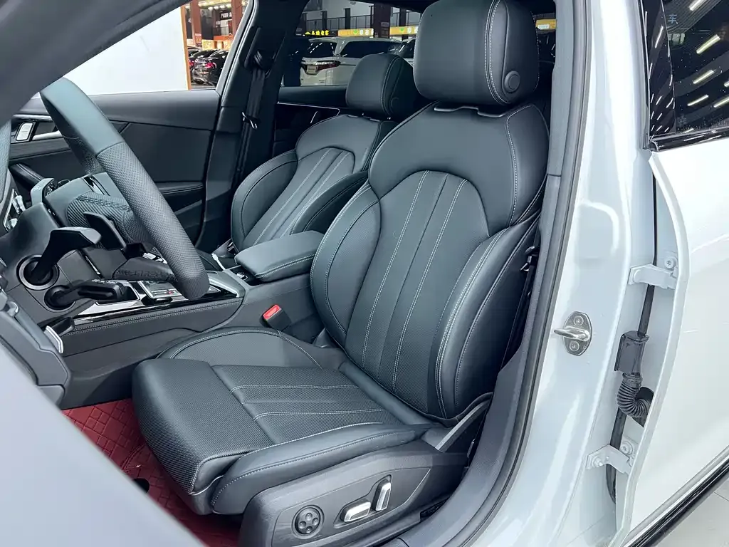 Audi A4L 2025 из CN, фото 8