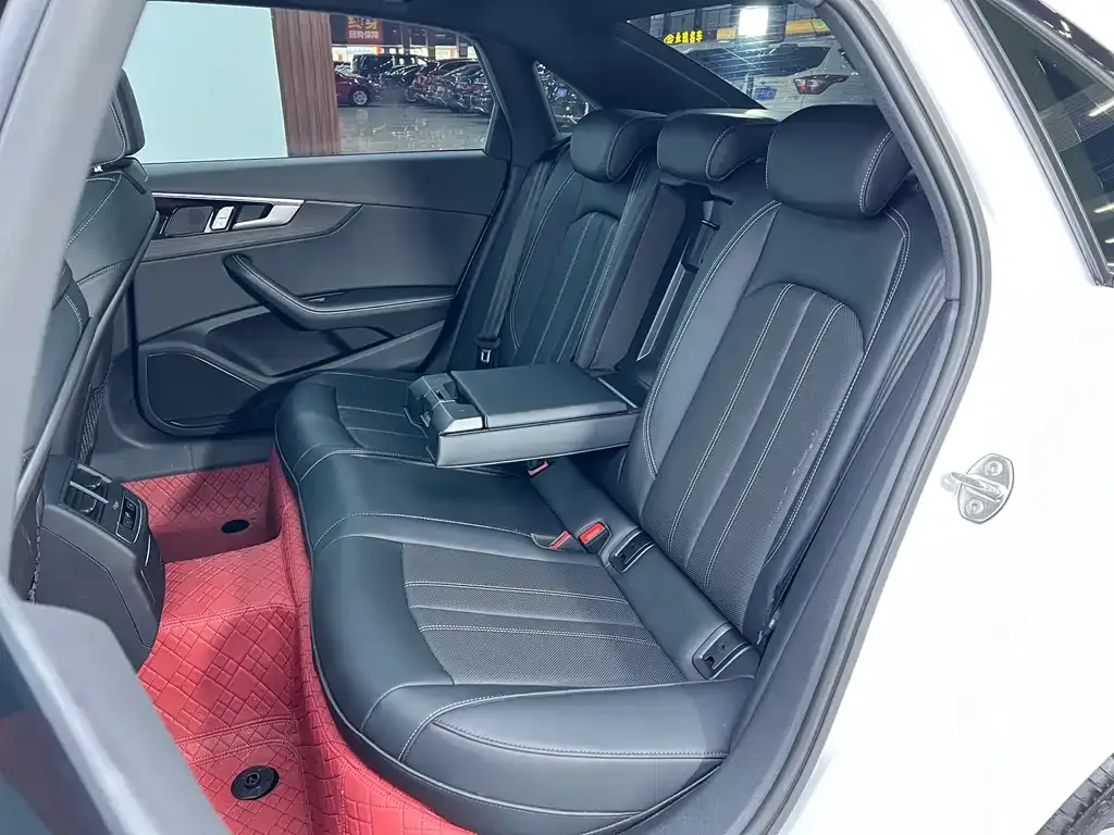 Audi A4L 2025 из CN, фото 7
