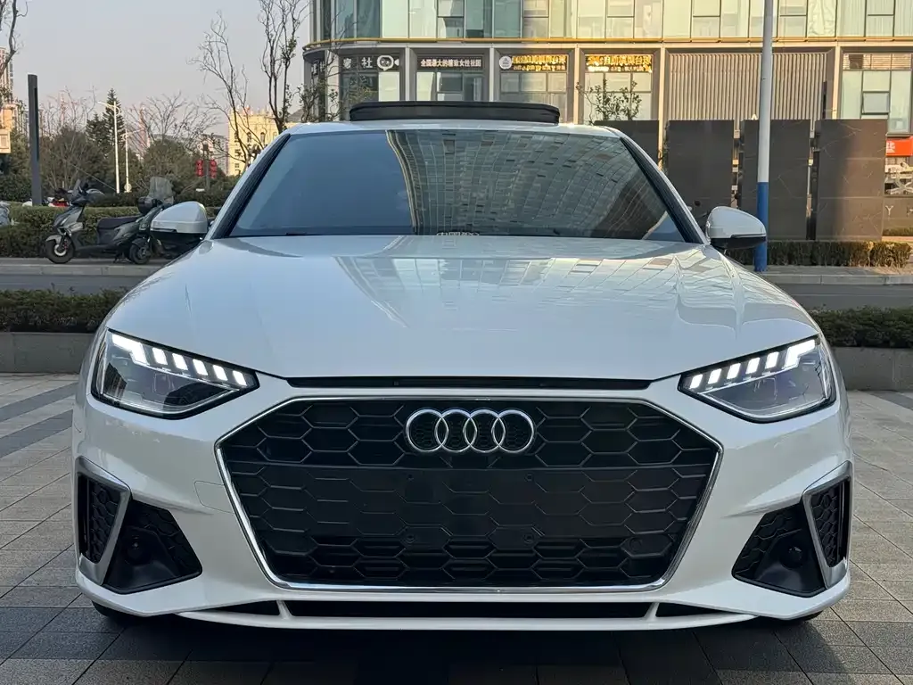 Audi A4L 2022 из CN, фото 6