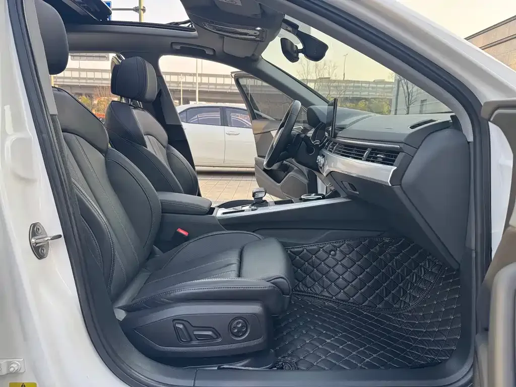 Audi A4L 2022 из CN, фото 3