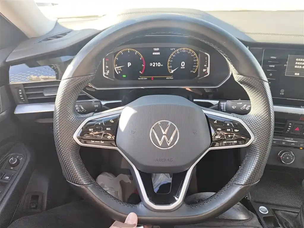 Volkswagen Passat 2023 из CN, фото 8