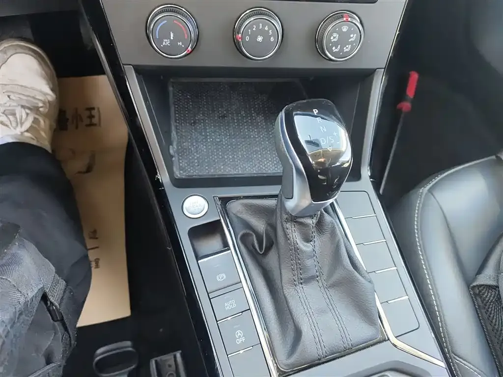Volkswagen Passat 2023 из CN, фото 2