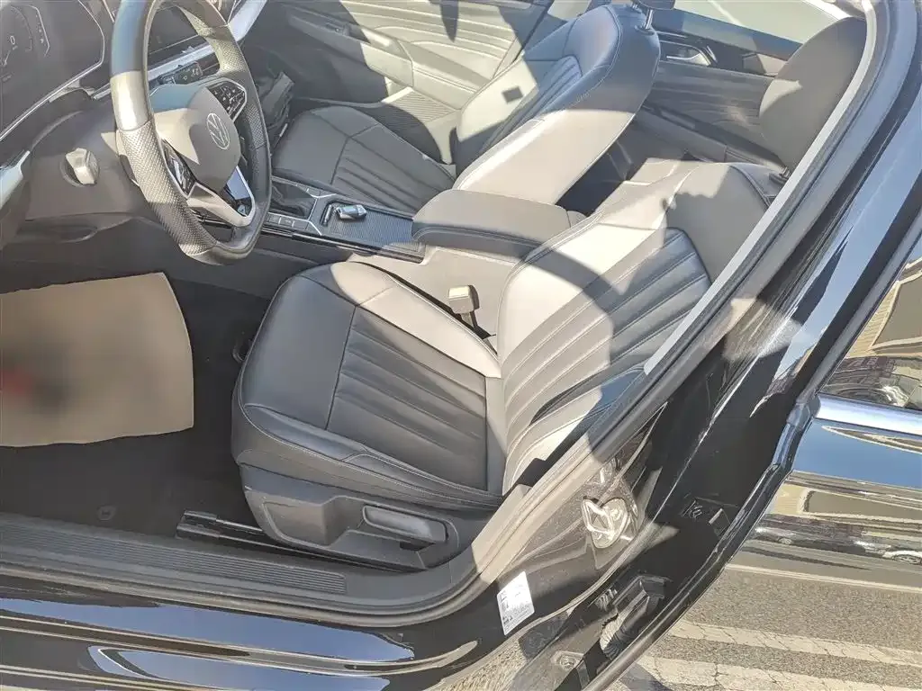 Volkswagen Passat 2023 из CN, фото 9