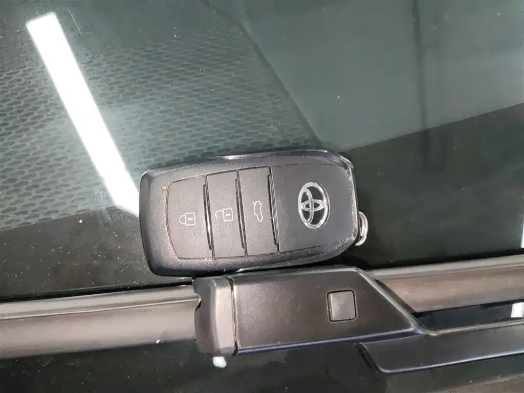 Toyota Corolla 2024 из CN, фото 2