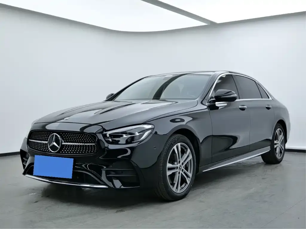Mercedes-Benz E-Class — фото 1