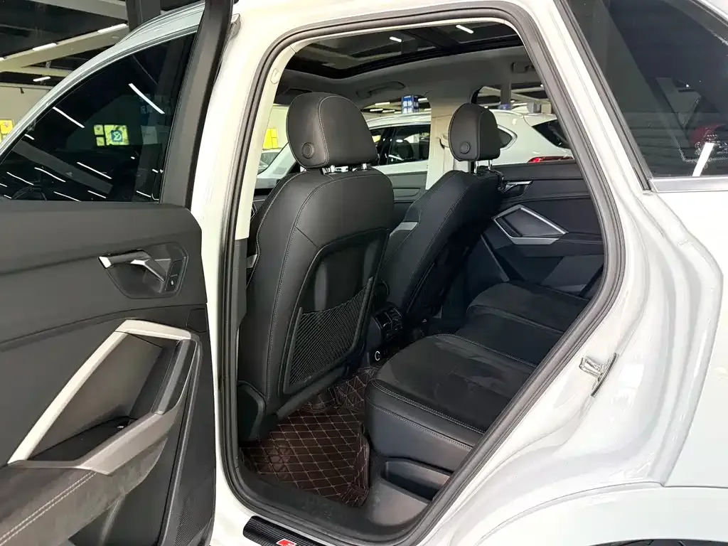 Audi Q3 — фото 10