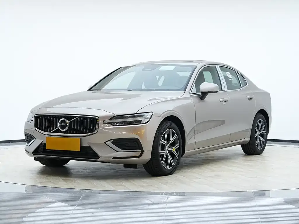 Volvo S60 — фото 1