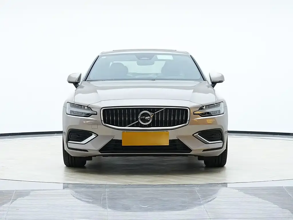 Volvo S60 — фото 5