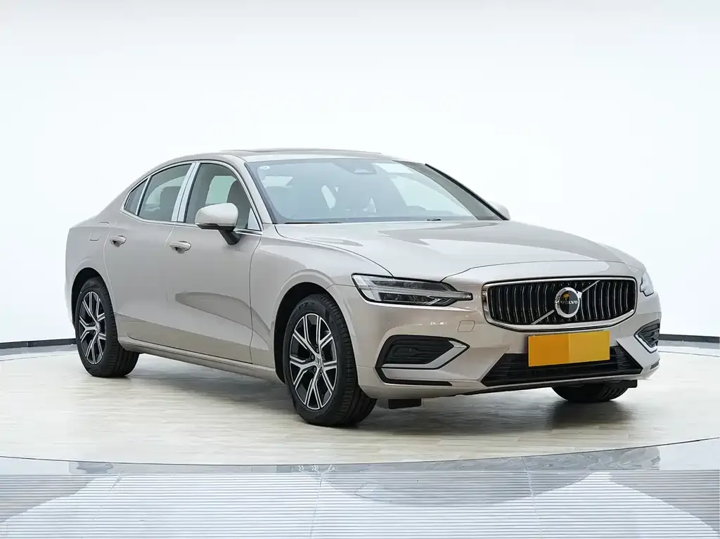 Volvo S60 — фото 9