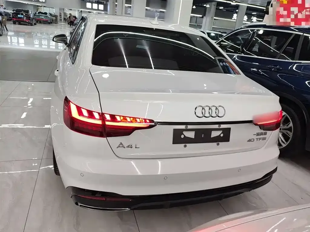 Audi A4L 2023 из CN, фото 6