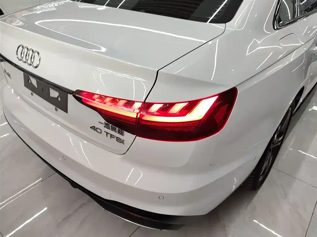 Audi A4L 2023 из CN, фото 4