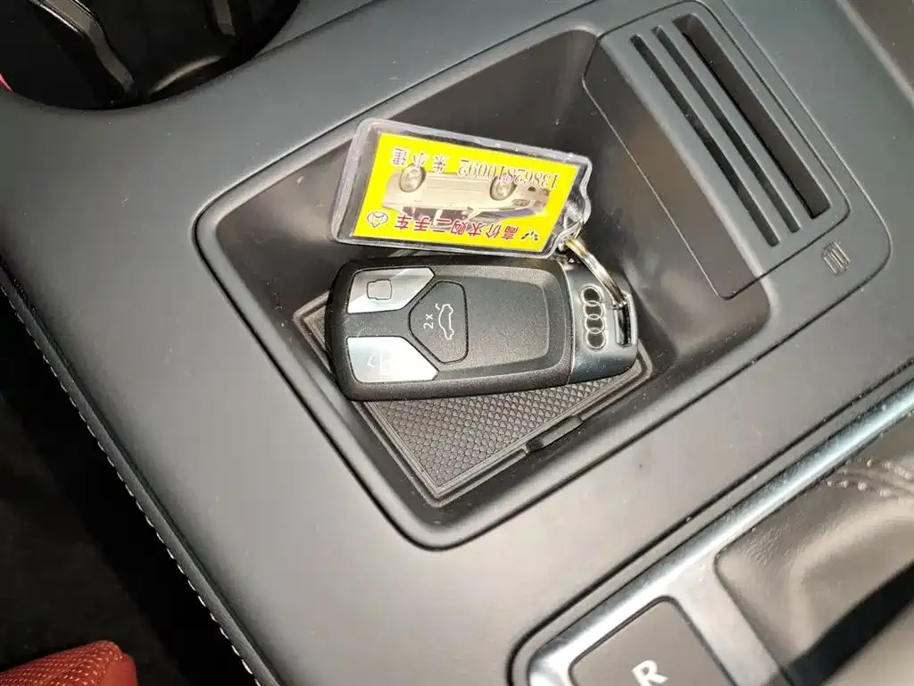 Audi A4L 2023 из CN, фото 5