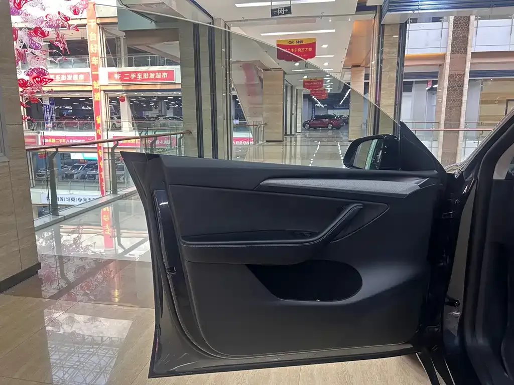 Tesla Model Y — фото 5