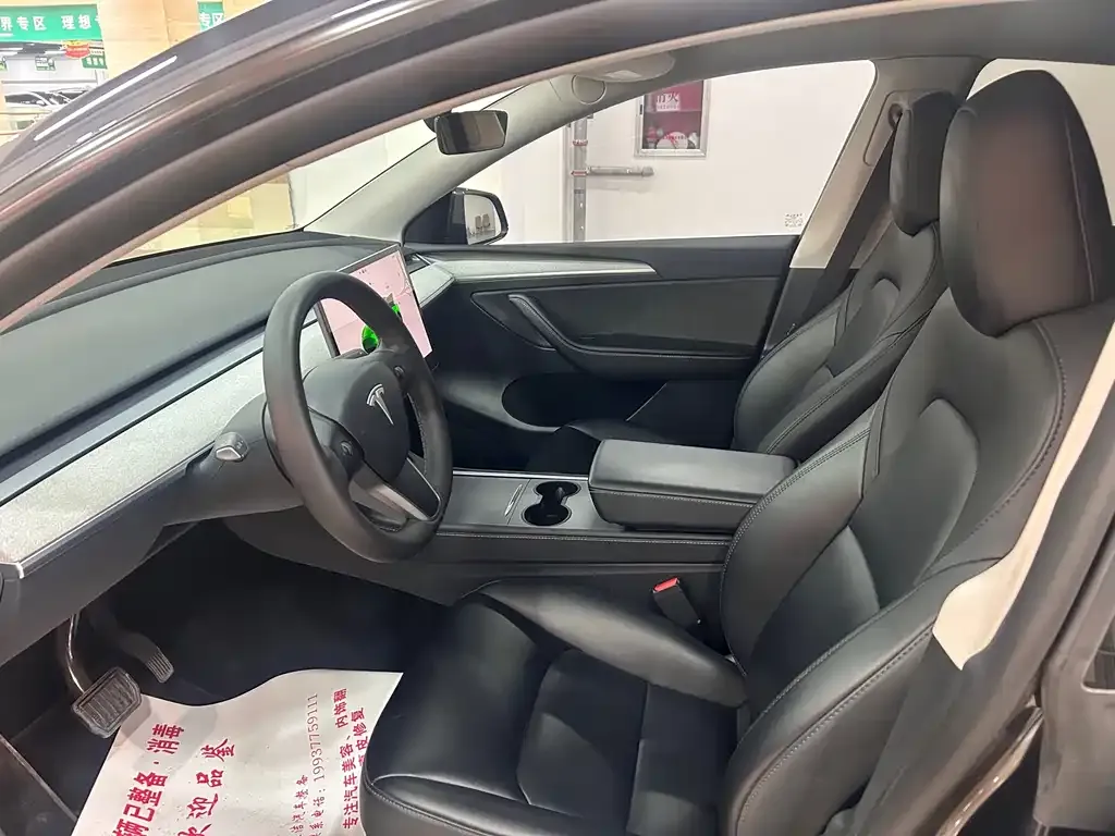 Tesla Model Y — фото 6