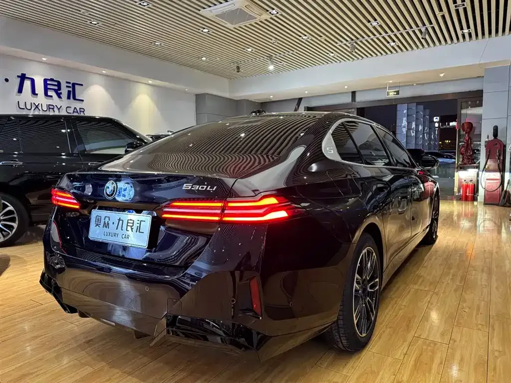 BMW 5 Series 2025 из CN, фото 4