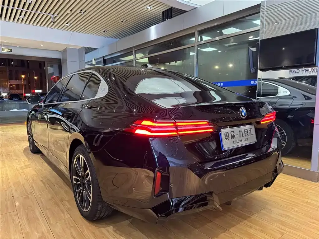 BMW 5 Series 2025 из CN, фото 5