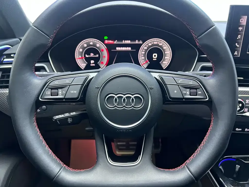 Audi A4L 2023 из CN, фото 4