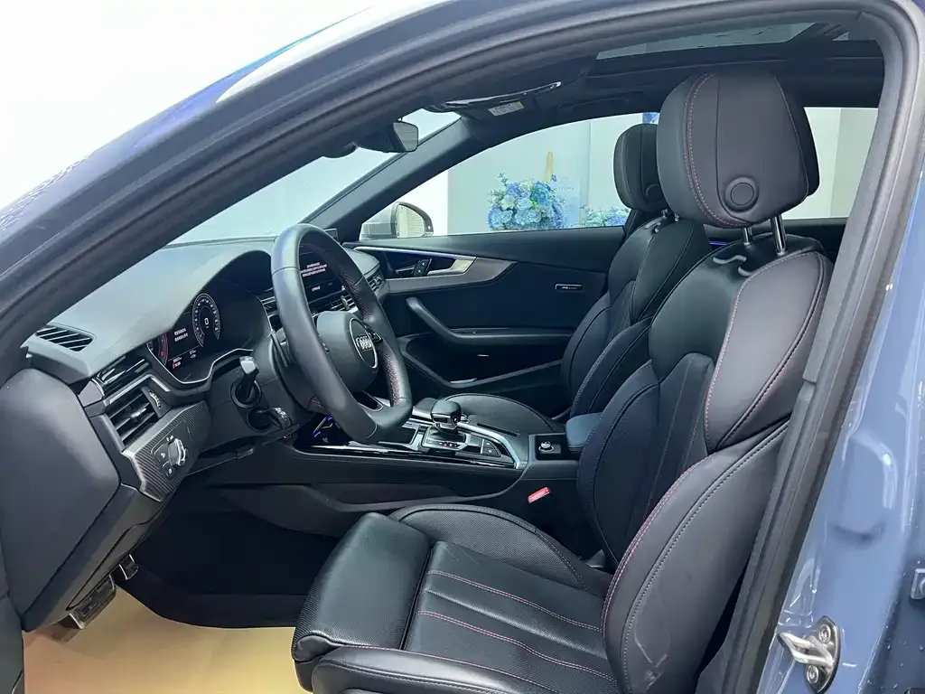 Audi A4L 2023 из CN, фото 3