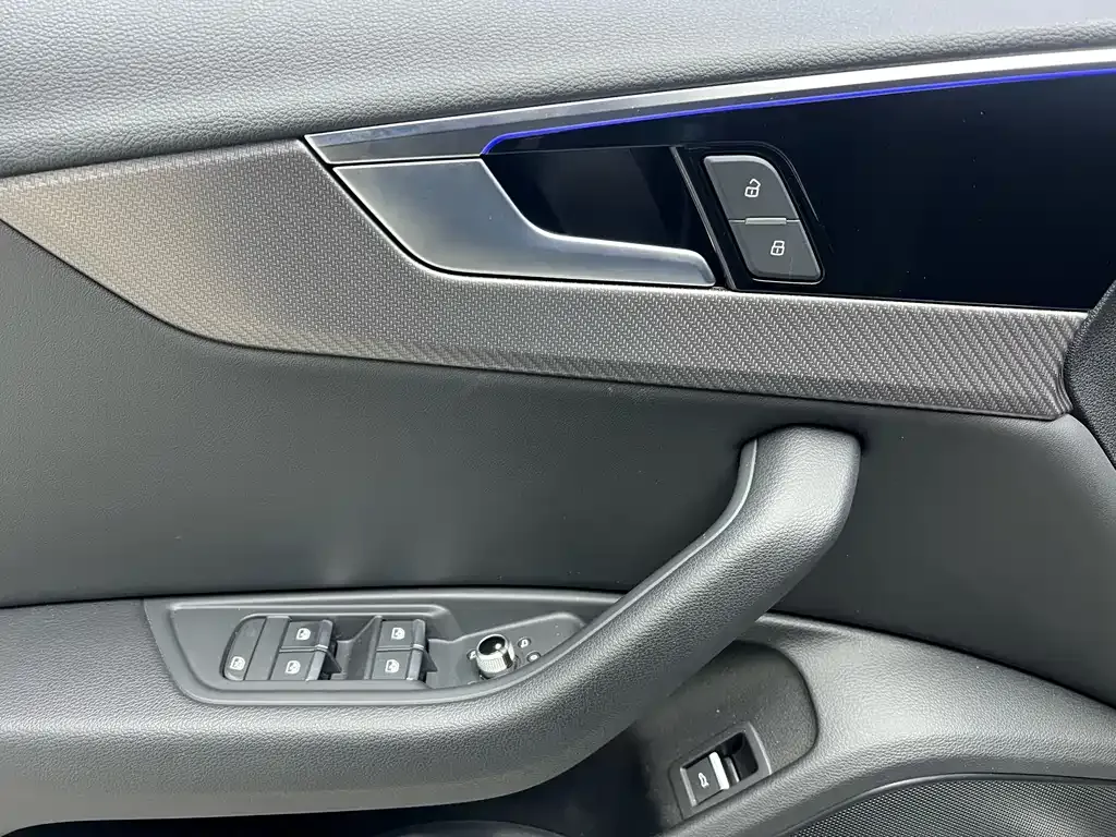 Audi A4L 2023 из CN, фото 5