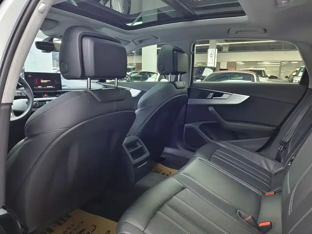 Audi A4L 2024 из CN, фото 9