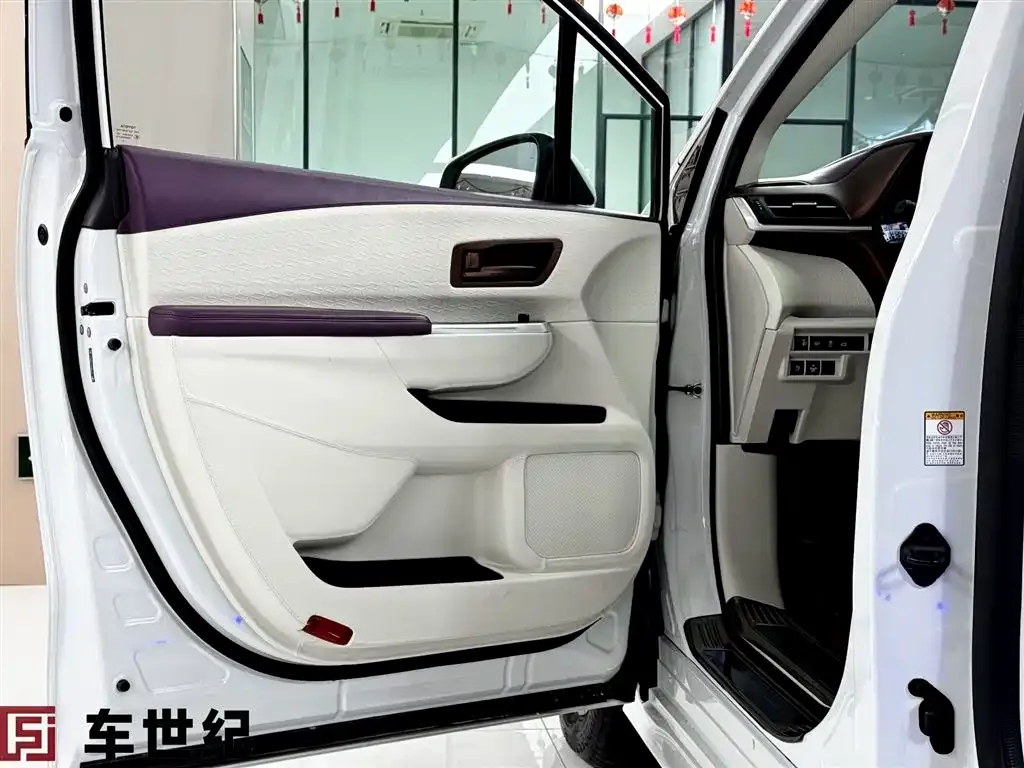 Toyota Sienna 2025 из CN, фото 7