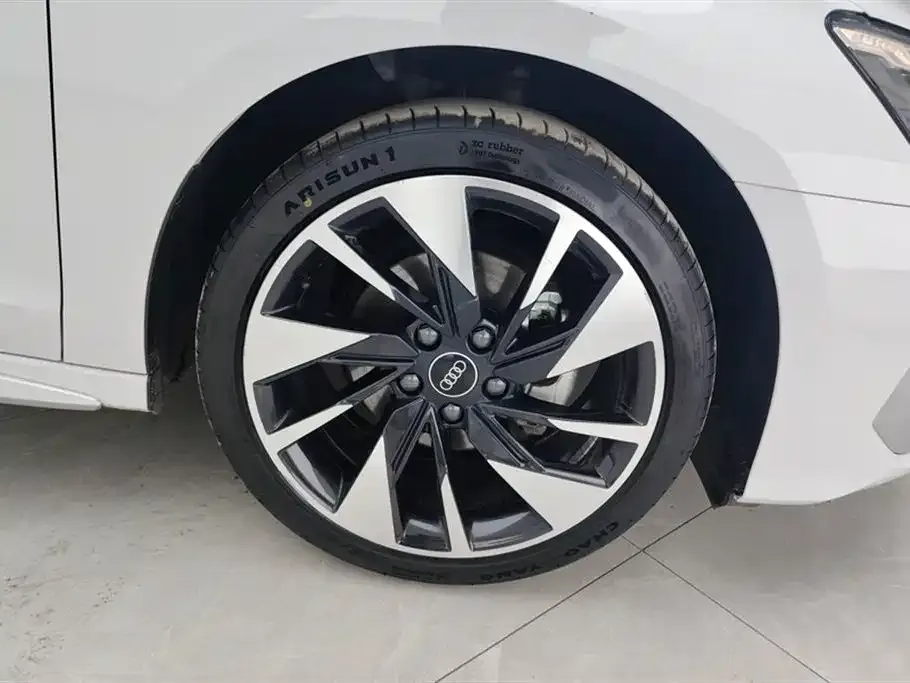 Audi A3 2023 из CN, фото 4