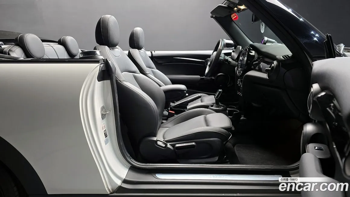 Mini Cooper Convertible 2024 из KR, фото 10