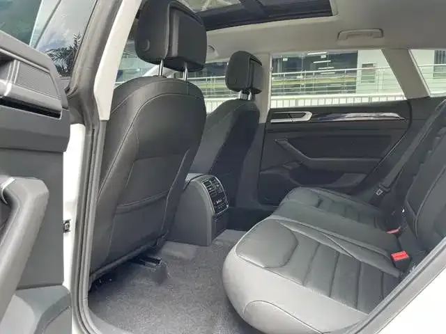 Volkswagen CC 2024 из CN, фото 2
