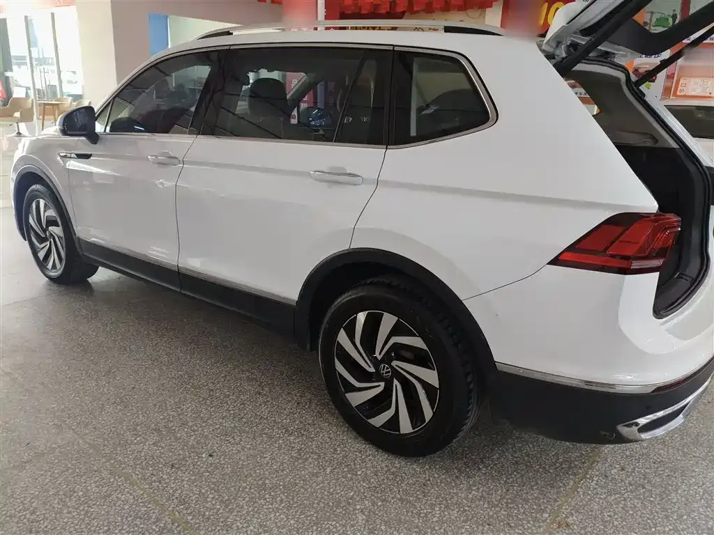 Volkswagen Tiguan L 2023 из CN, фото 9