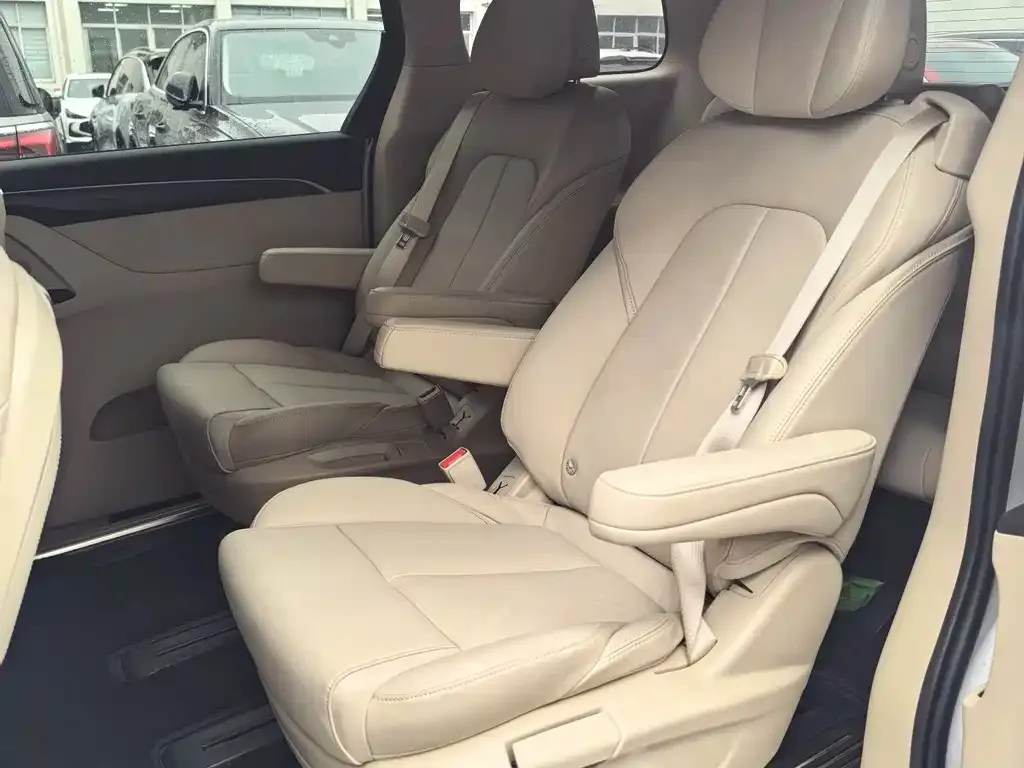 Buick GL8 2024 из CN, фото 2