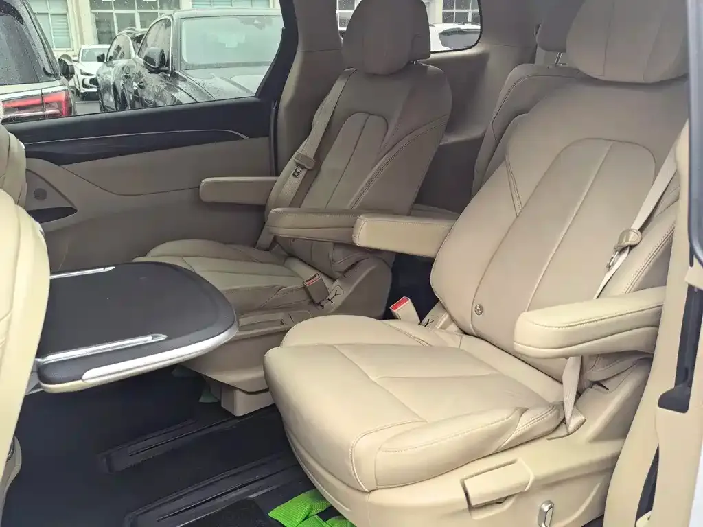 Buick GL8 2024 из CN, фото 3