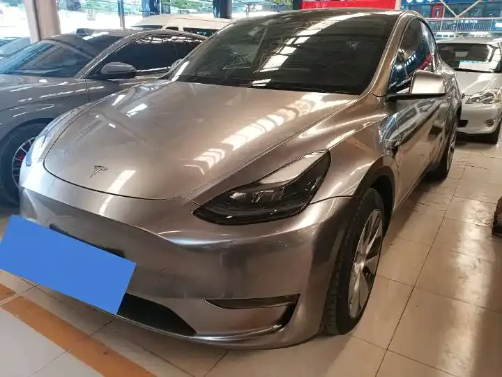 Tesla Model Y — фото 1