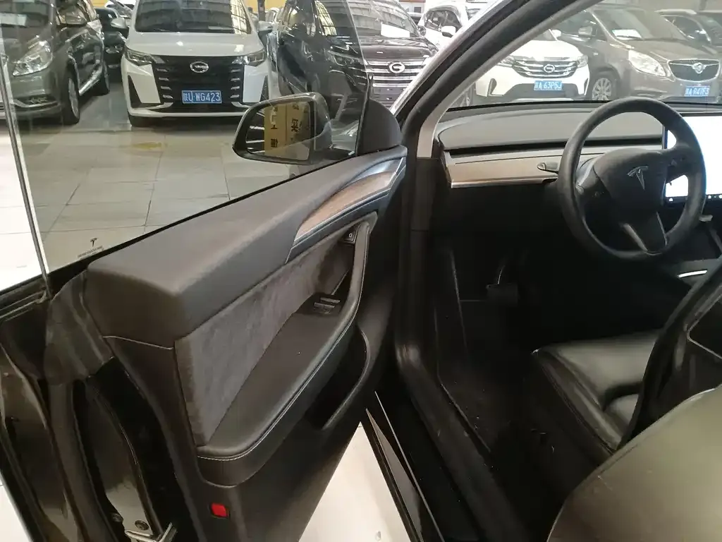 Tesla Model Y — фото 4