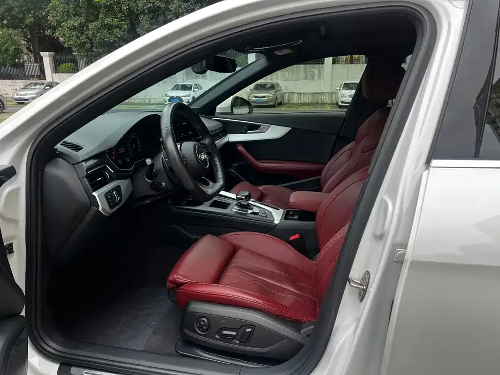 Audi A4L 2022 из CN, фото 3