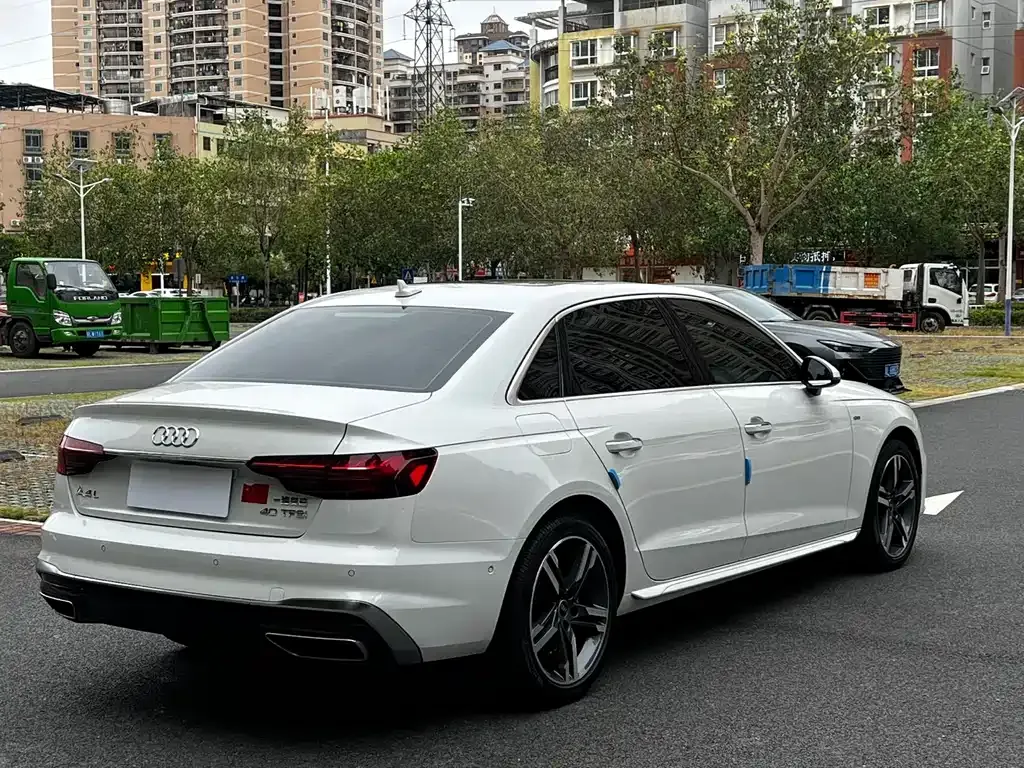 Audi A4L 2022 из CN, фото 7
